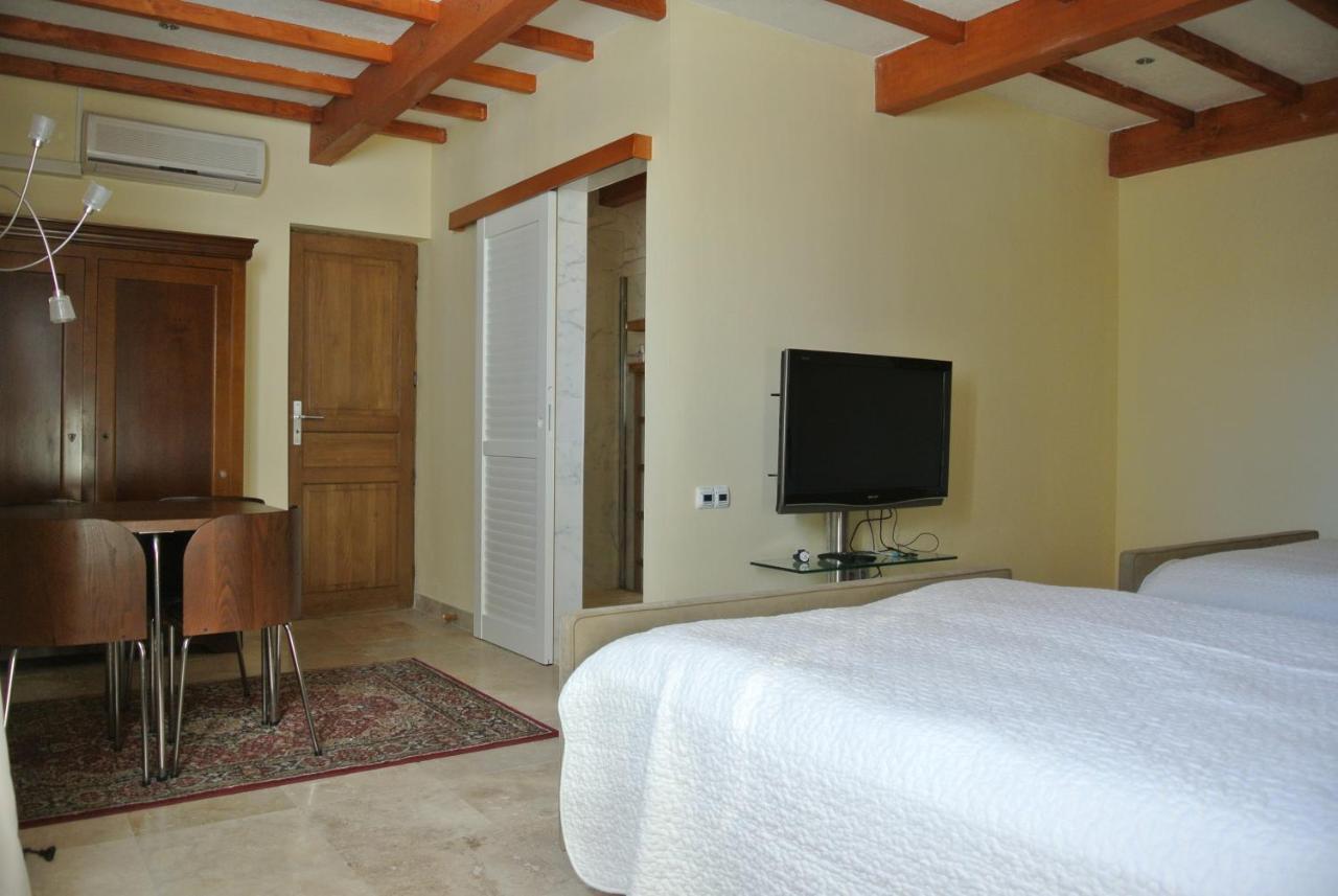Grand Tamaris Hosting Bed and Breakfast Arles Buitenkant foto