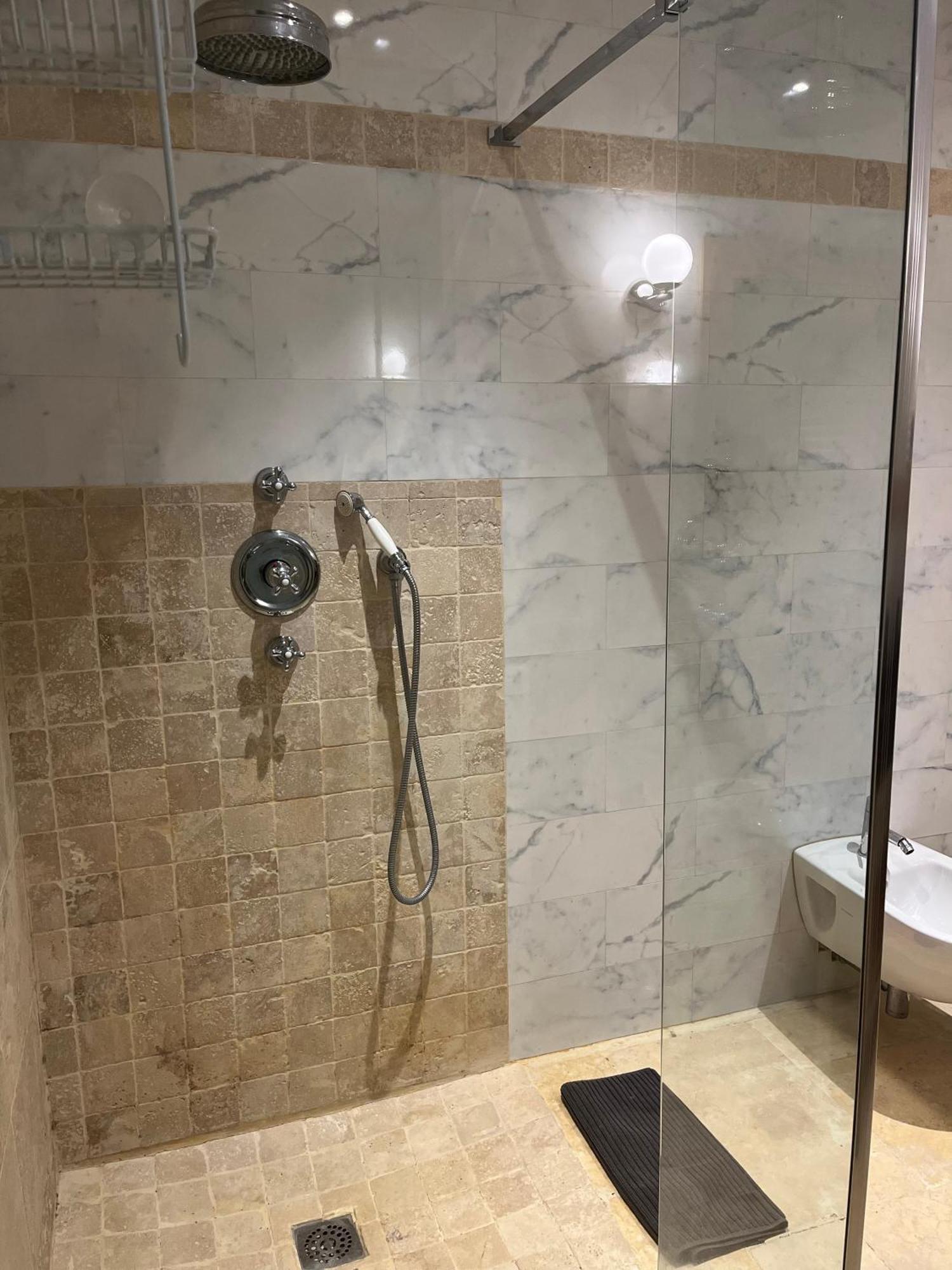 Grand Tamaris Hosting Bed and Breakfast Arles Buitenkant foto